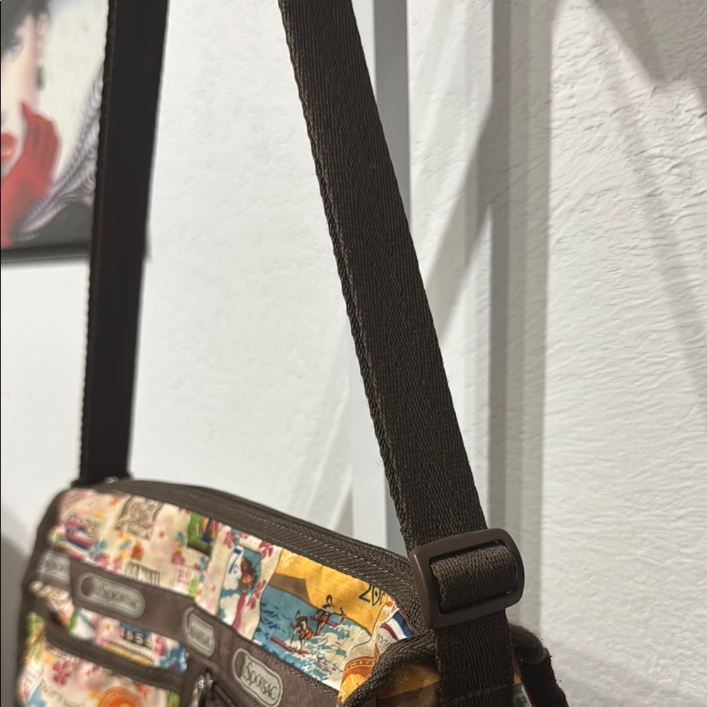 LeSportsac Hawaii Exclusive Everyday Deluxe Shoulder Bag - Picture 6 of 8